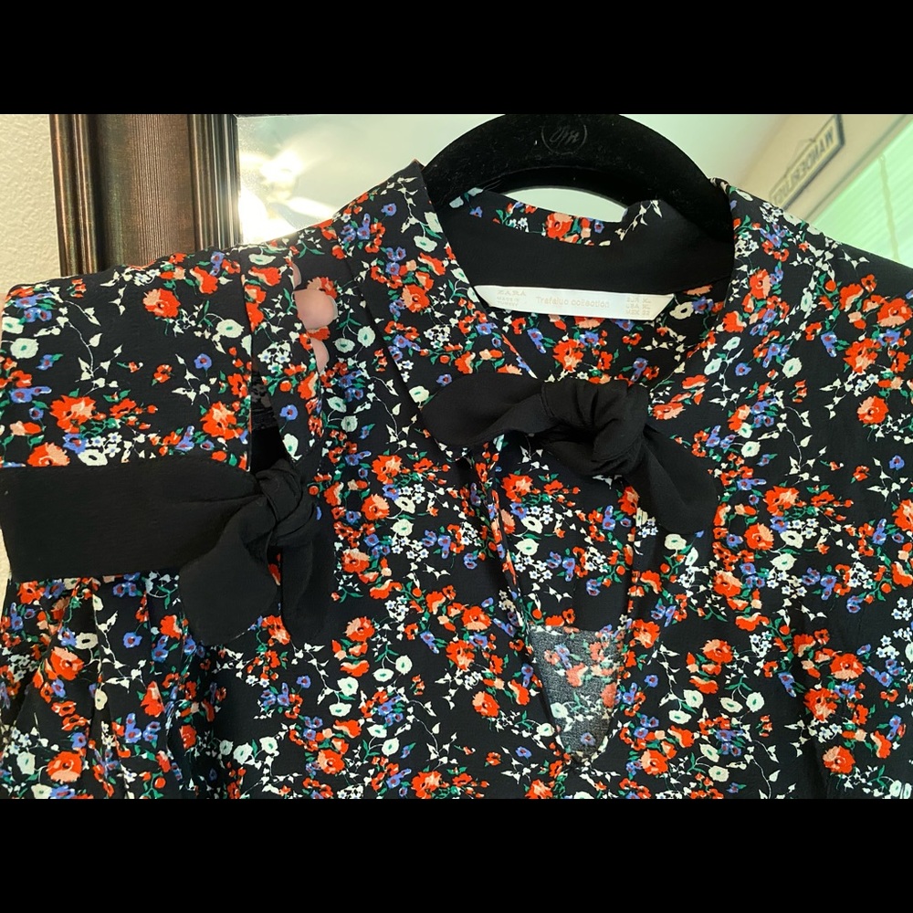 Long sleeve blouse with bow ties